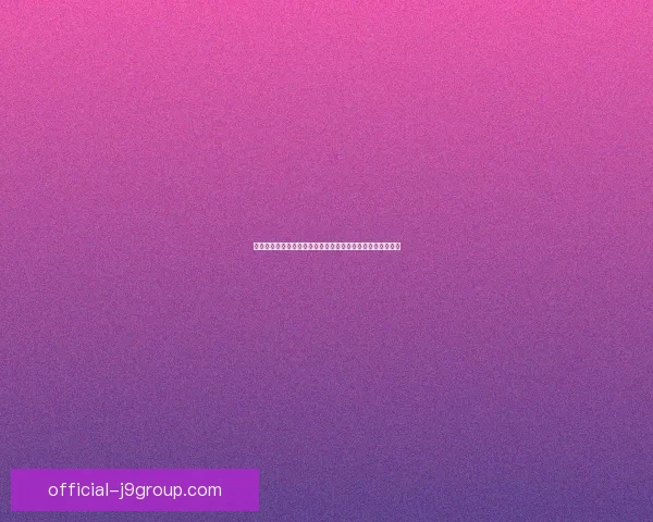 孤寡青蛙独自栖息池塘边静谧夜晚展现孤独与坚韧的自然之美